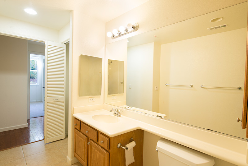 Bathroom (B) picture - 600 S Abel St 223, Milpitas 95035