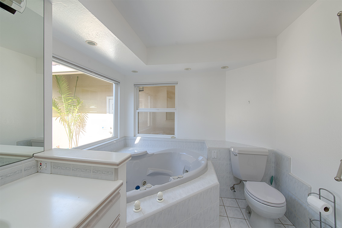 Master Bath (D) Picture - 651 Spruce Dr, Sunnyvale 94086 Master Bath (D) picture - 651 Spruce Dr, Sunnyvale 94086