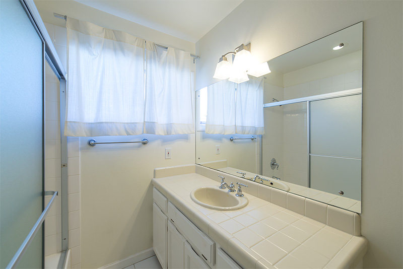 Bathroom 2 picture - 291 Walter Hays Dr, Palo Alto