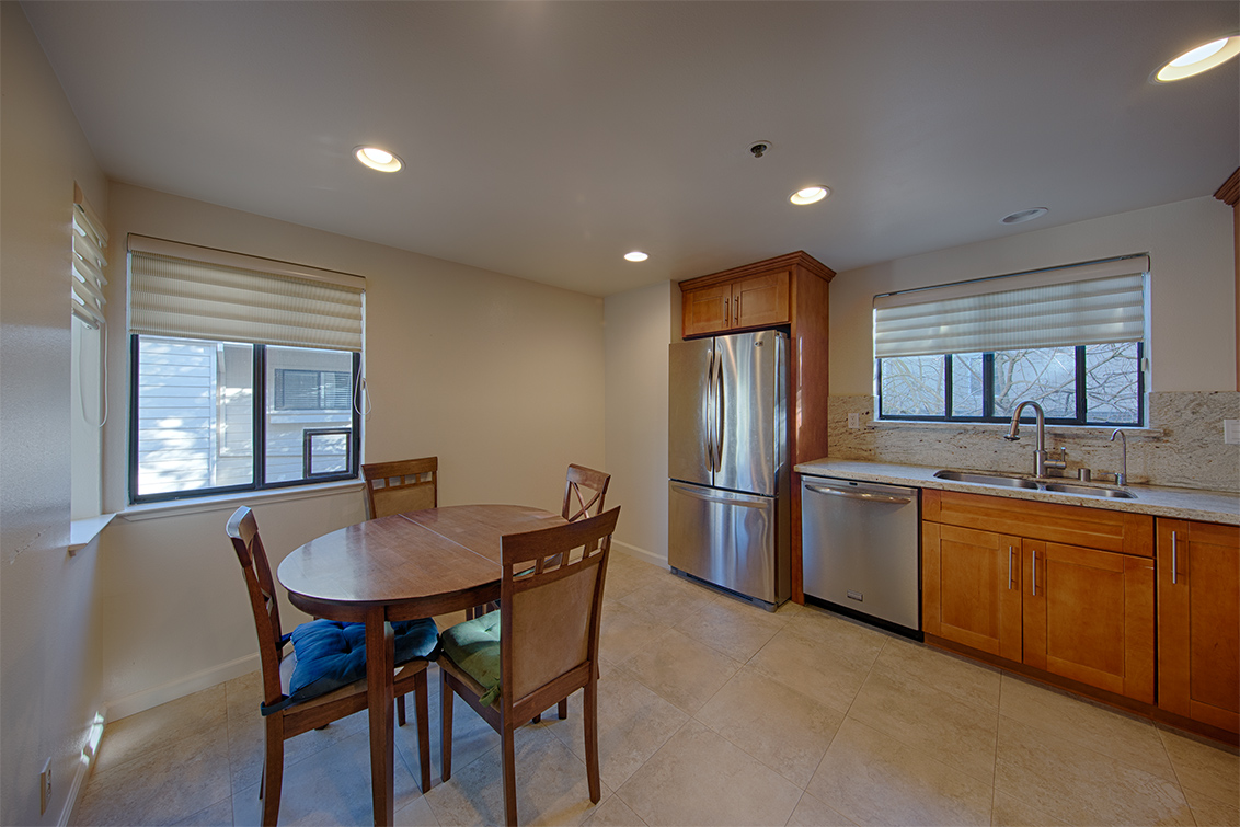 Kitchen (B) picture - 749 Loma Verde Ave #C, Palo Alto 94303