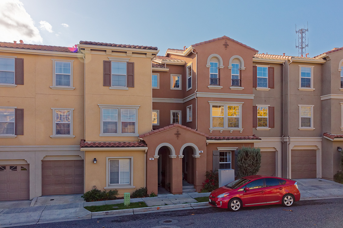 Want to sell their townhouse