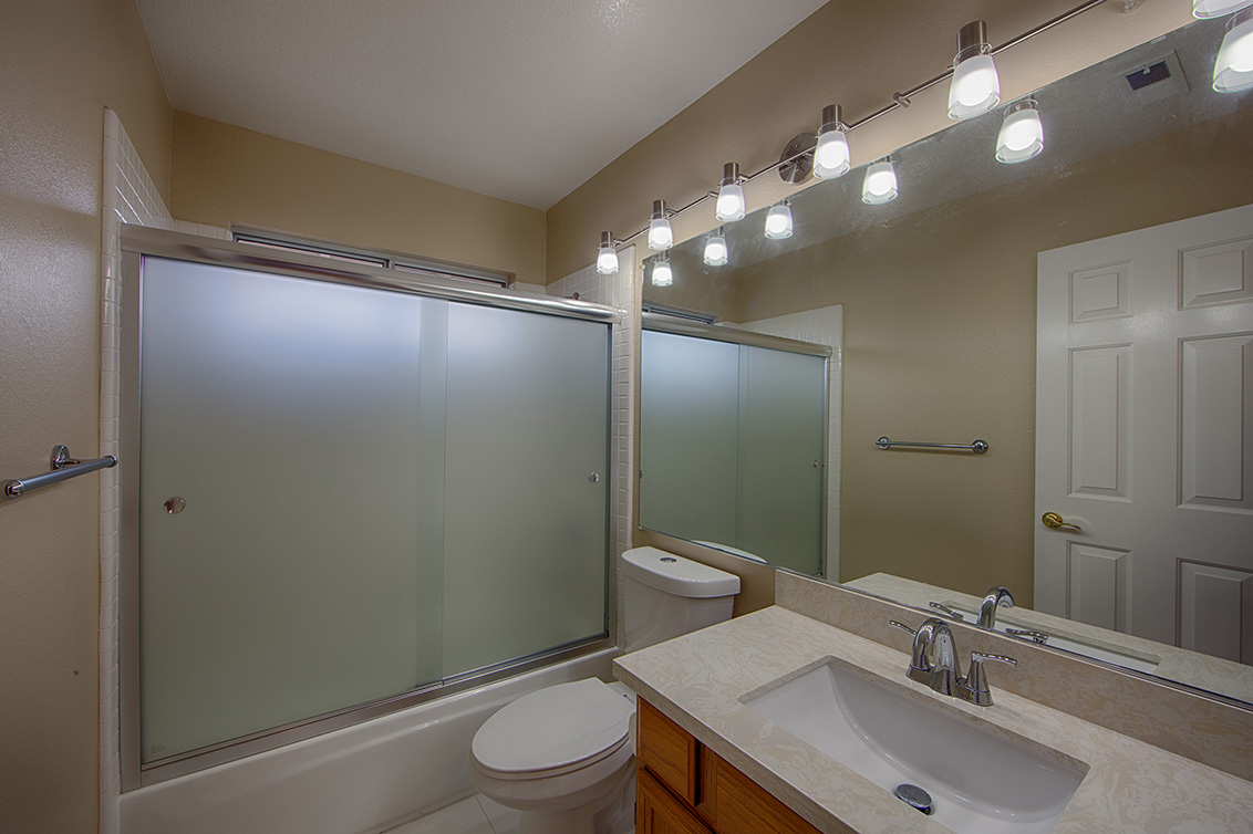 Bathroom 2 (A) picture - 878 Windmill Park Ln, Mountain View 94043