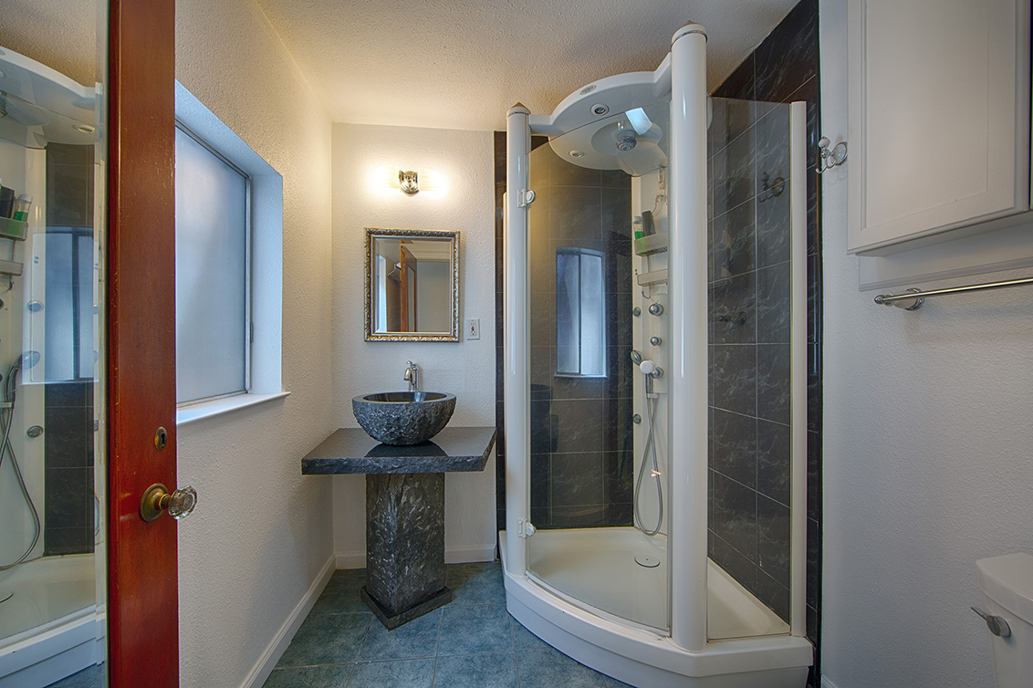 Bathroom (A) picture - 2055 Alameda Way, San Jose 95126