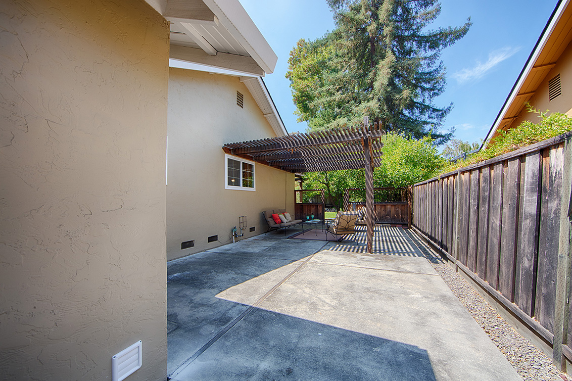 Sideyard (A) picture - 105 Belglen Way, Los Gatos 95032