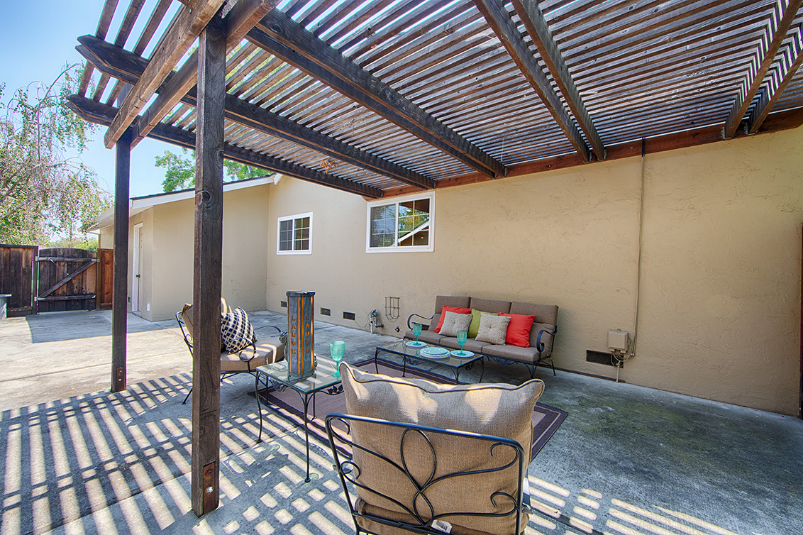 Sideyard (B) picture - 105 Belglen Way, Los Gatos 95032