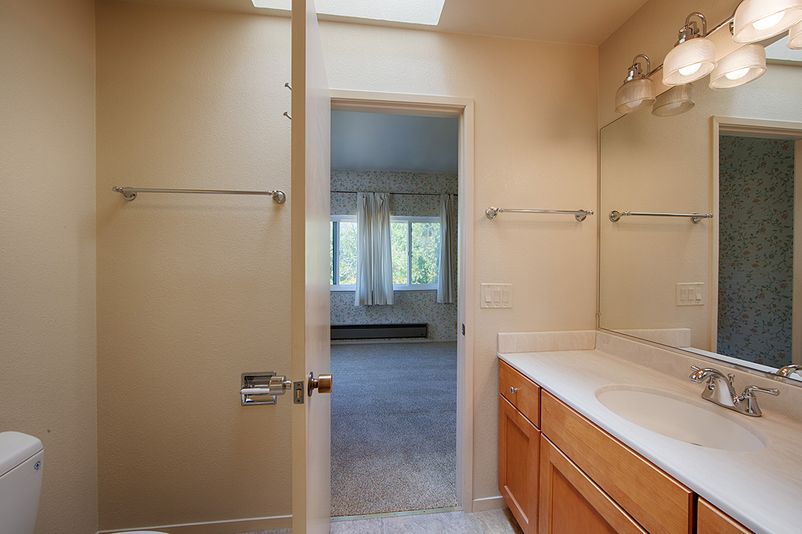 Master Bath (A) Picture - 731 Chestnut St 100, San Carlos 94070 Master Bath (A) picture - 731 Chestnut St 100, San Carlos 94070
