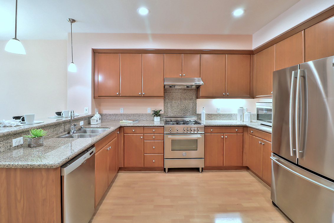 Kitchen - 933 Curlew Ln, Palo Alto 94303