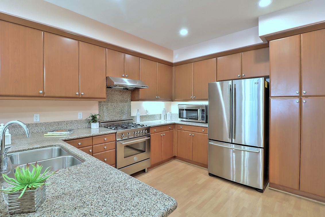 Kitchen (B) picture - 933 Curlew Ln, Palo Alto 94303