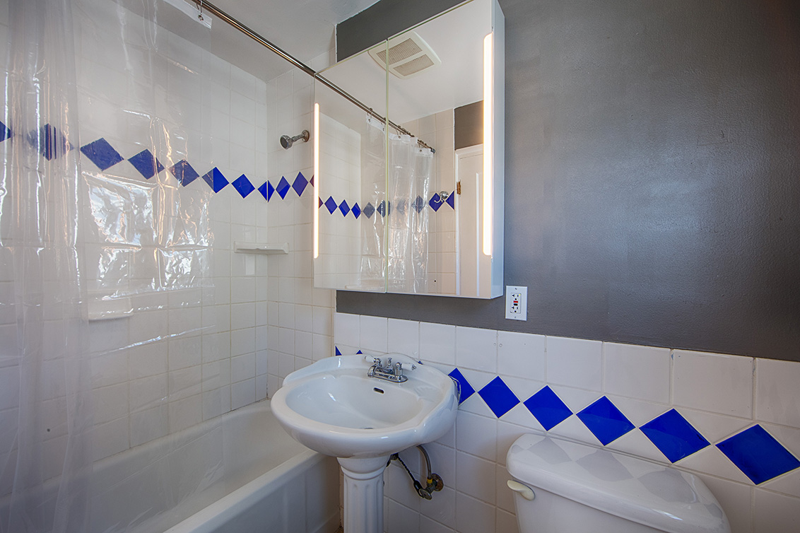 Bathroom 2 (A) Picture - 90 Dexter Ave, Redwood City 94063 Bathroom 2 (A) picture - 90 Dexter Ave, Redwood City 94063