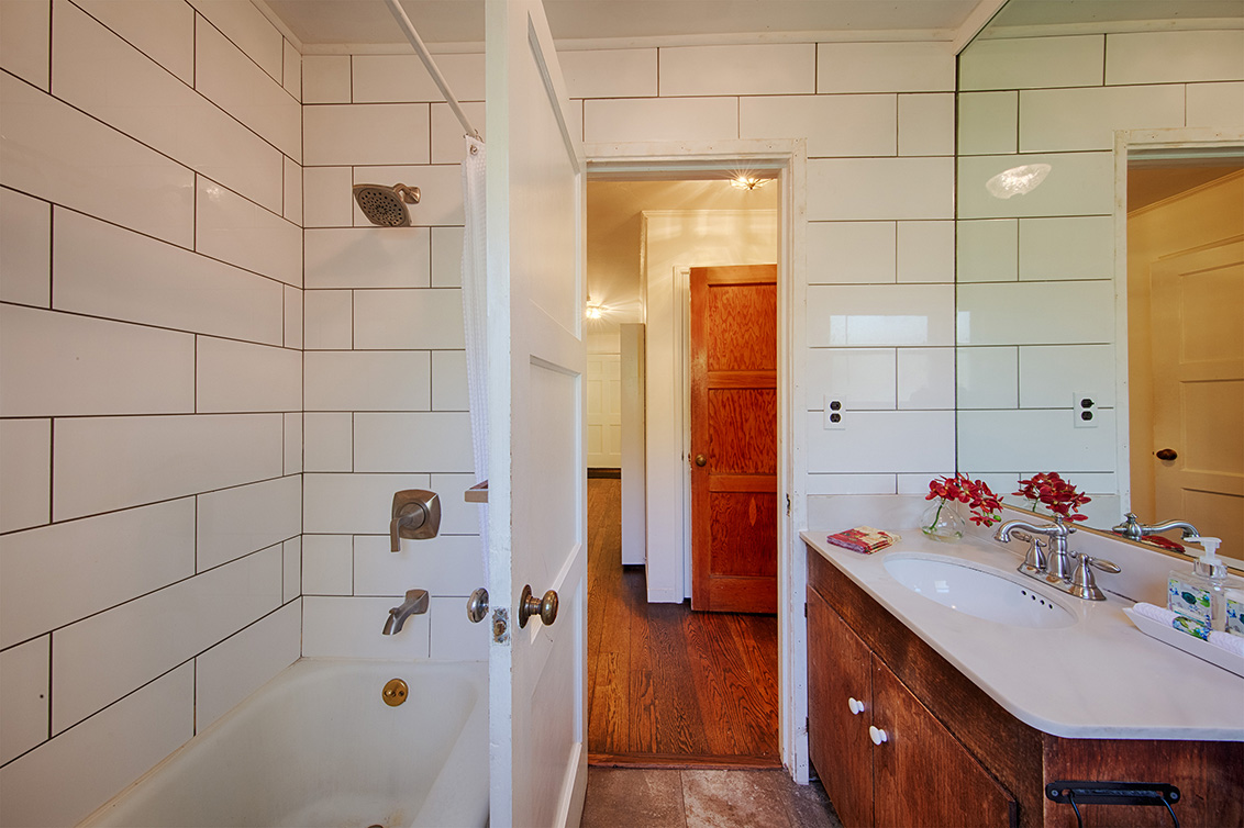 Bathroom 1 (A) picture - 1400 Edgewood Rd, Redwood City 94062