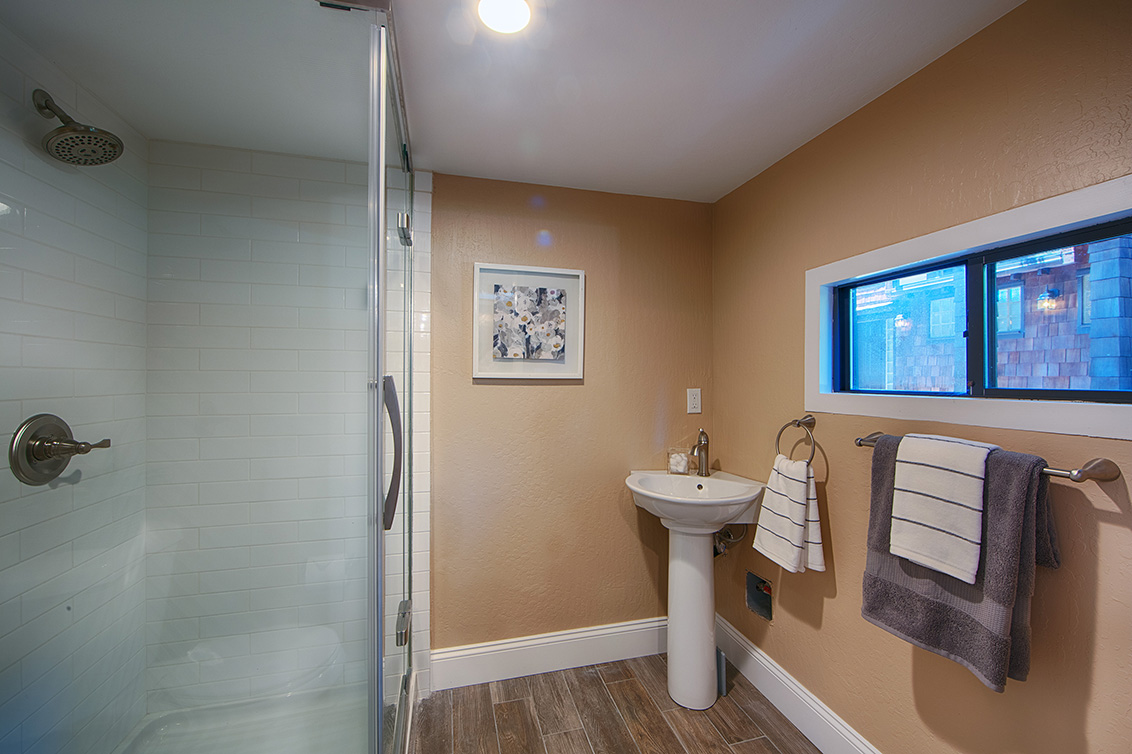 Cottage Bath (A) picture - 4123 Fair Oaks Ave, Menlo Park 94025