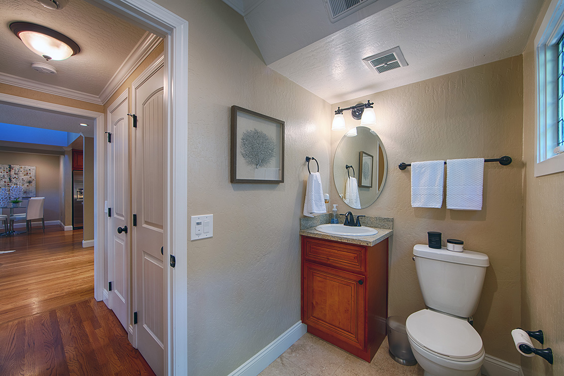 Half Bath (A) picture - 4123 Fair Oaks Ave, Menlo Park 94025