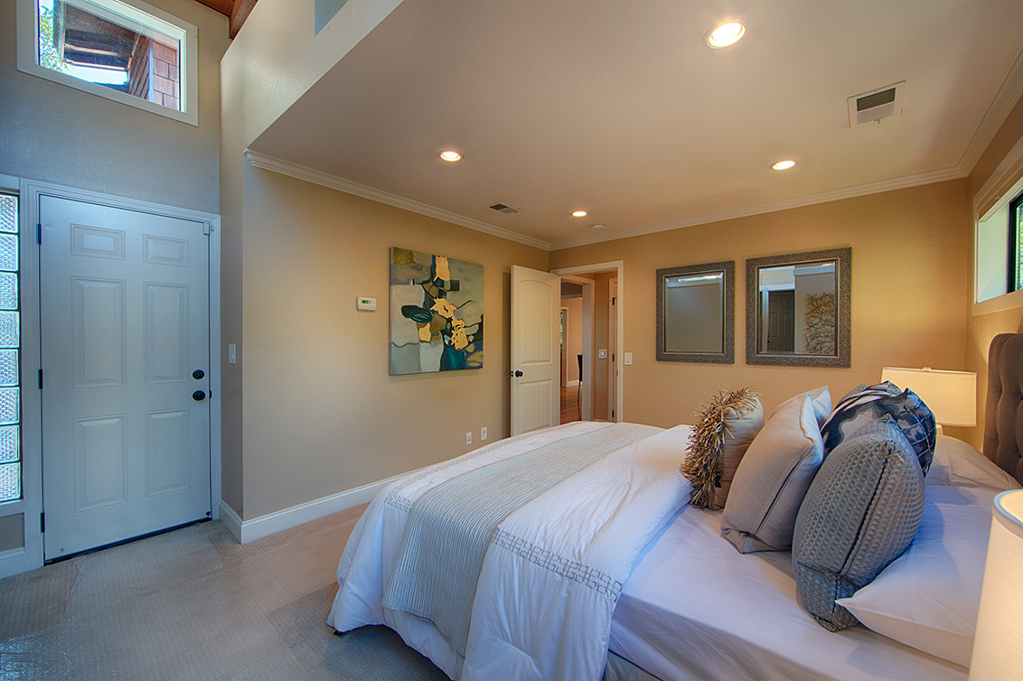 Master Bedroom (C) picture - 4123 Fair Oaks Ave, Menlo Park 94025