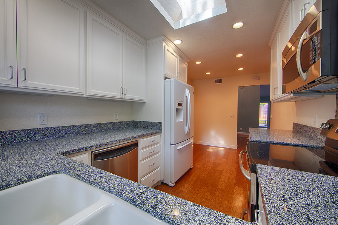 Kitchen (D) picture - 10110 Firwood Dr, Cupertino 95014