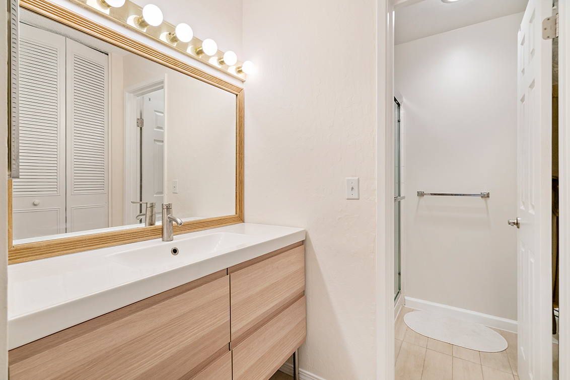 Master Bath (A) picture - 1720 Halford Ave 327, Santa Clara 95051