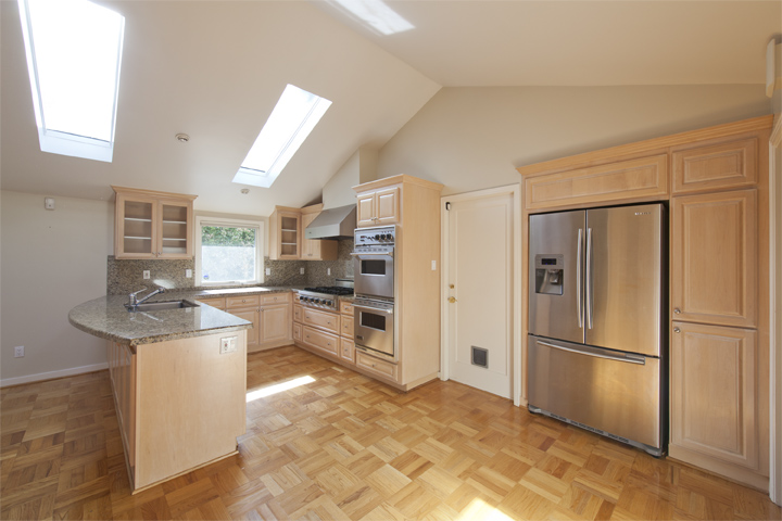 Kitchen (D) picture - 554 Hilbar Ln, Palo Alto 94303