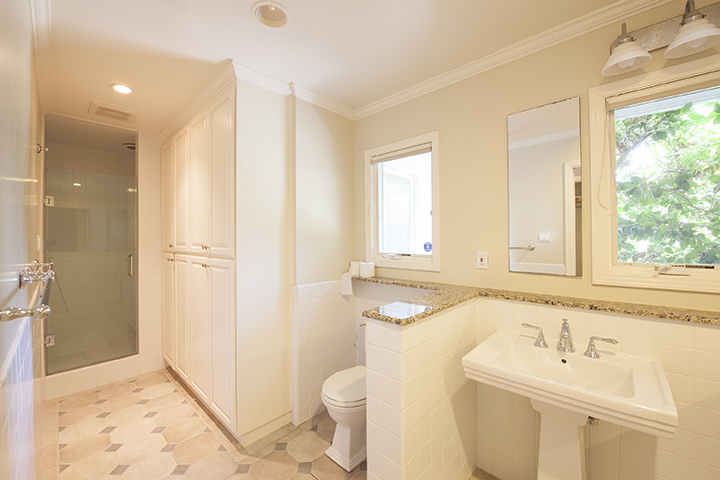 Master Bath (B) picture - 554 Hilbar Ln, Palo Alto 94303