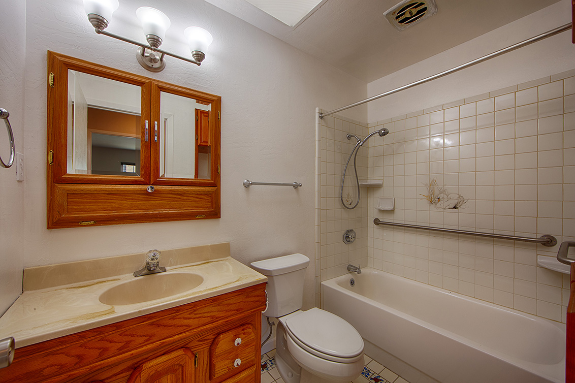 Bathroom 2 (A) picture - 1288 Lerida Way, Pacifica 94044