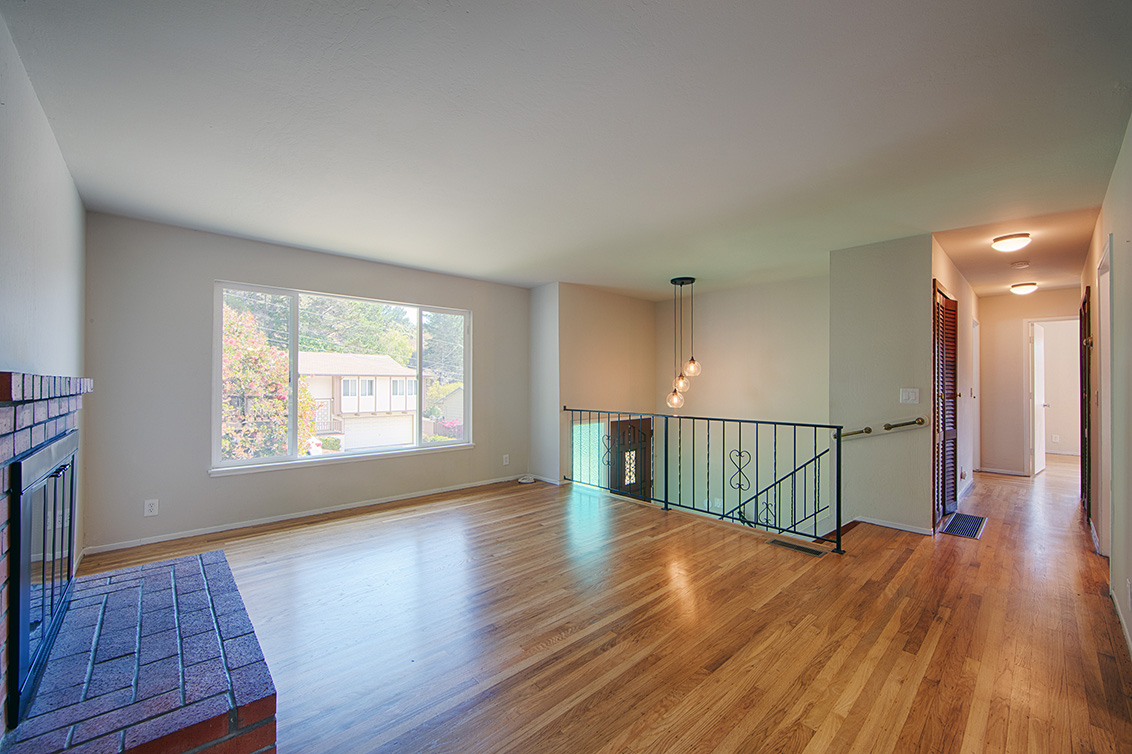 Living Room (B) picture - 1288 Lerida Way, Pacifica 94044