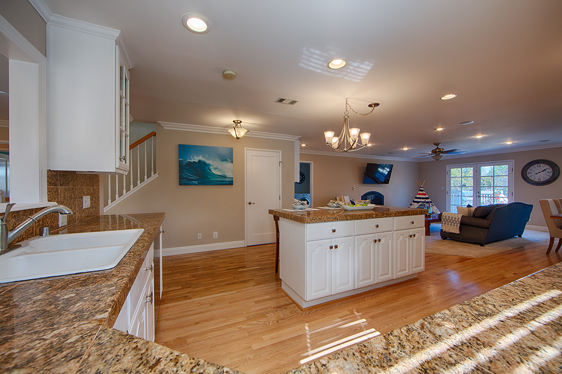Kitchen (D) picture - 15612 Linda Ave, Los Gatos 95032