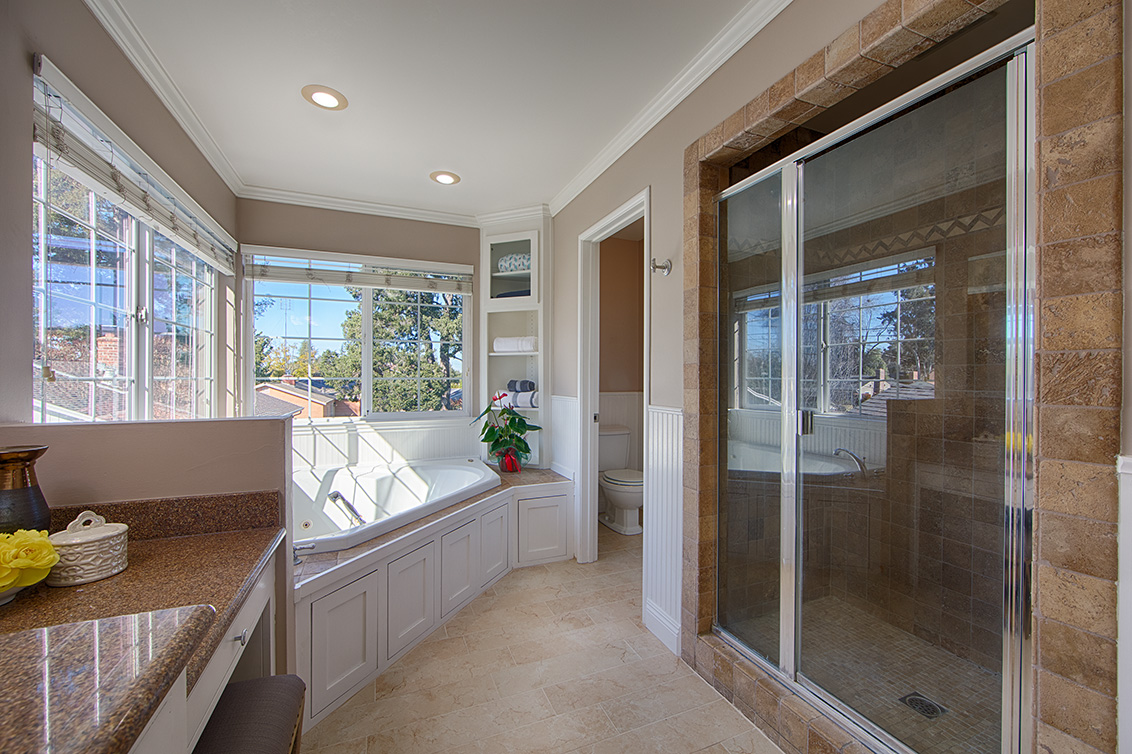 Master Bath (E) picture - 15612 Linda Ave, Los Gatos 95032