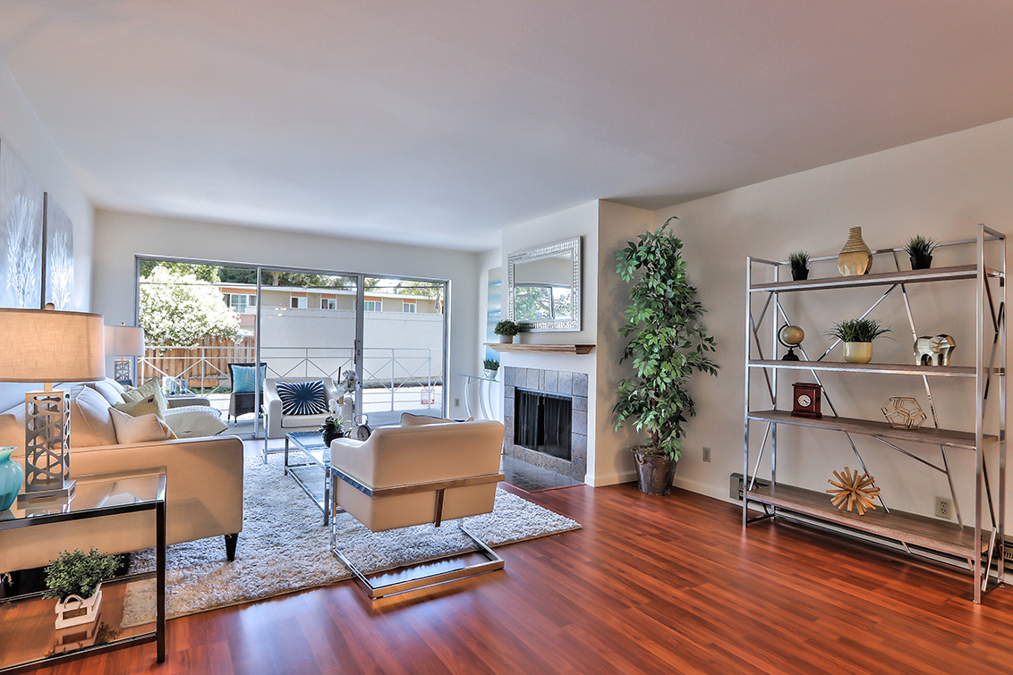 Living Room (B) picture - 1945 Mount Vernon Ct 4, Mountain View 94040