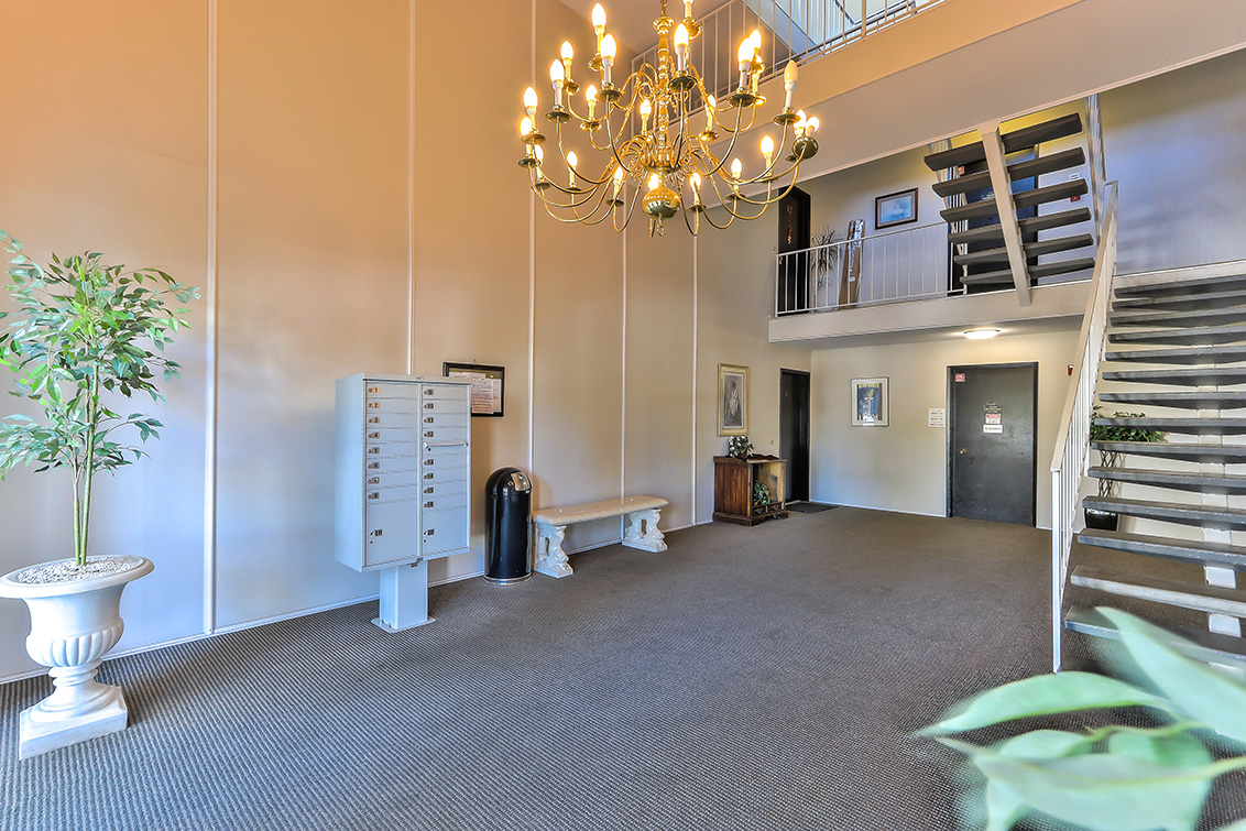 Lobby (B) picture - 1945 Mount Vernon Ct 4, Mountain View 94040