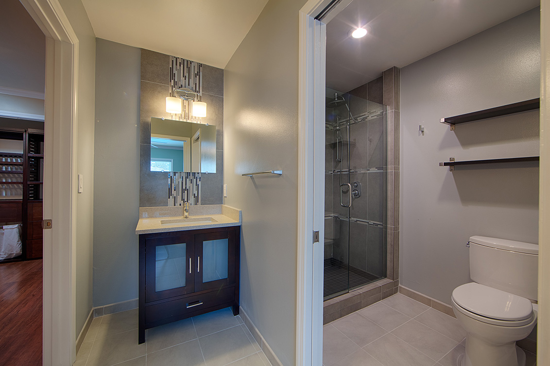Bathroom 2 (B) picture - 800 Mulberry Ln, Sunnyvale 94087