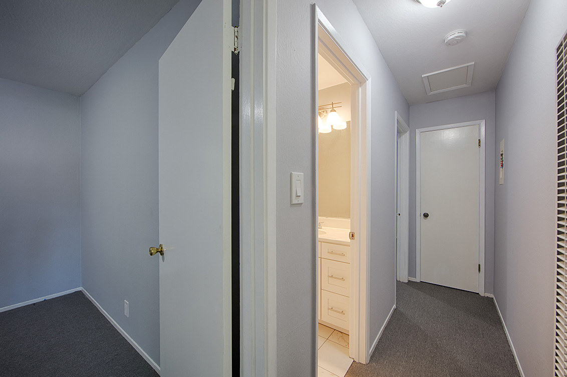 Hall (A) Picture - 261 Oak St, Mountain View 94041 Hall (A) picture - 261 Oak St, Mountain View 94041
