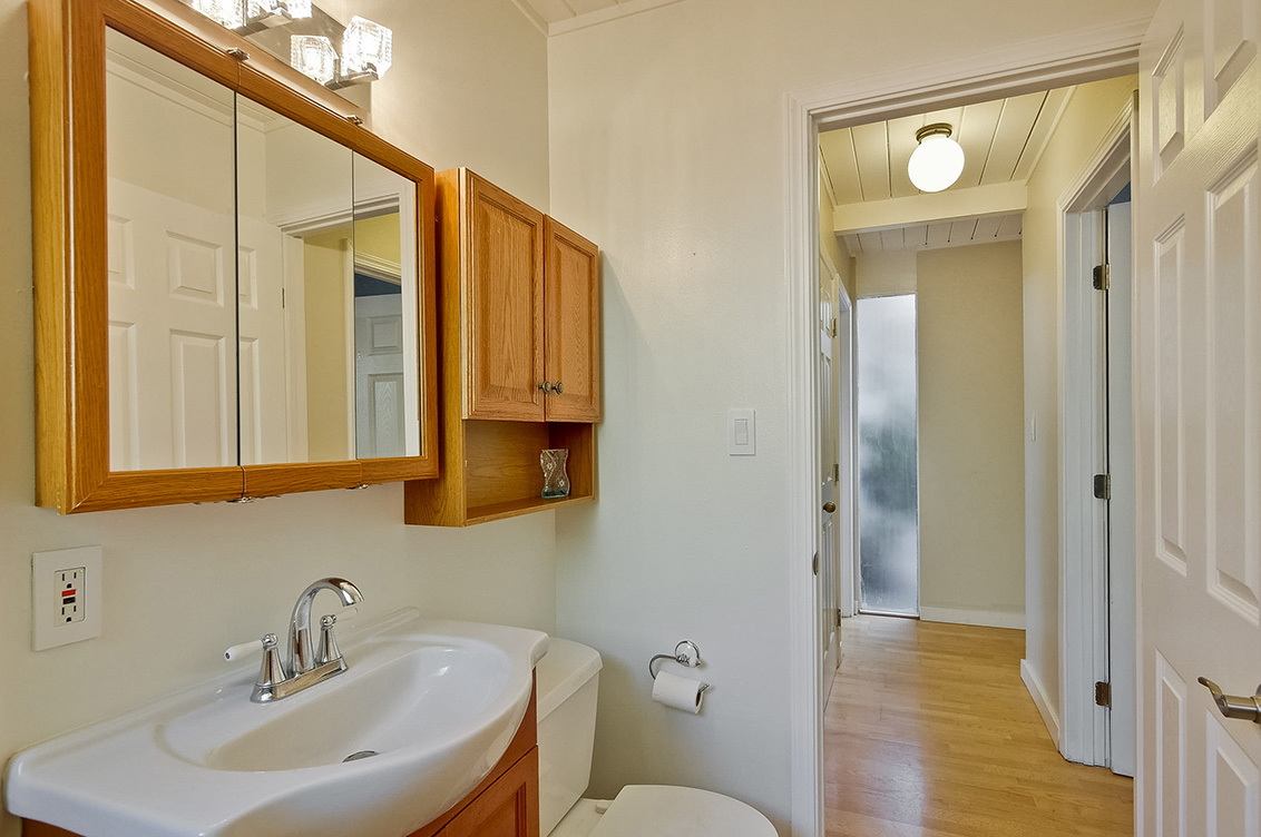 Bathroom 2 (B) Picture - 1401 S Wolfe Rd, Sunnyvale 94087 Bathroom 2 (B) picture - 1401 S Wolfe Rd, Sunnyvale 94087