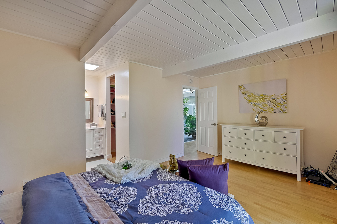 Master Bedroom (C) picture - 1401 S Wolfe Rd, Sunnyvale 94087