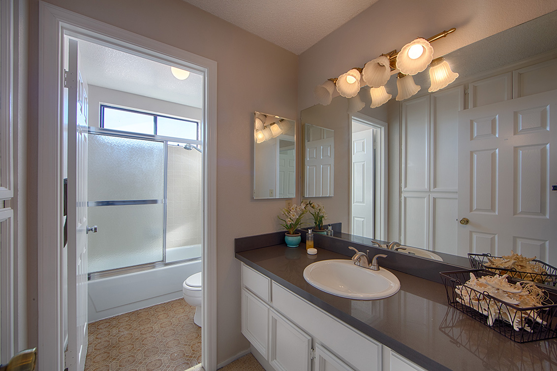 Bathroom 2 (A) picture - 4833 Scotia St, Union City 94587