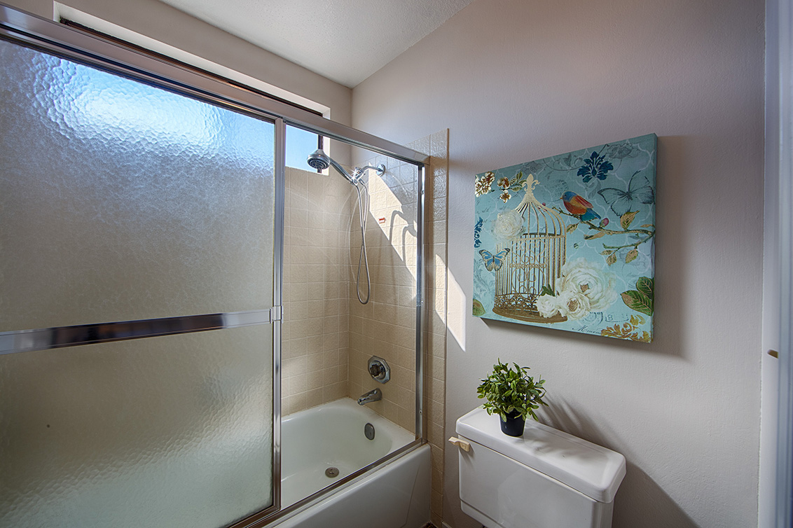 Bathroom 2 (B) picture - 4833 Scotia St, Union City 94587