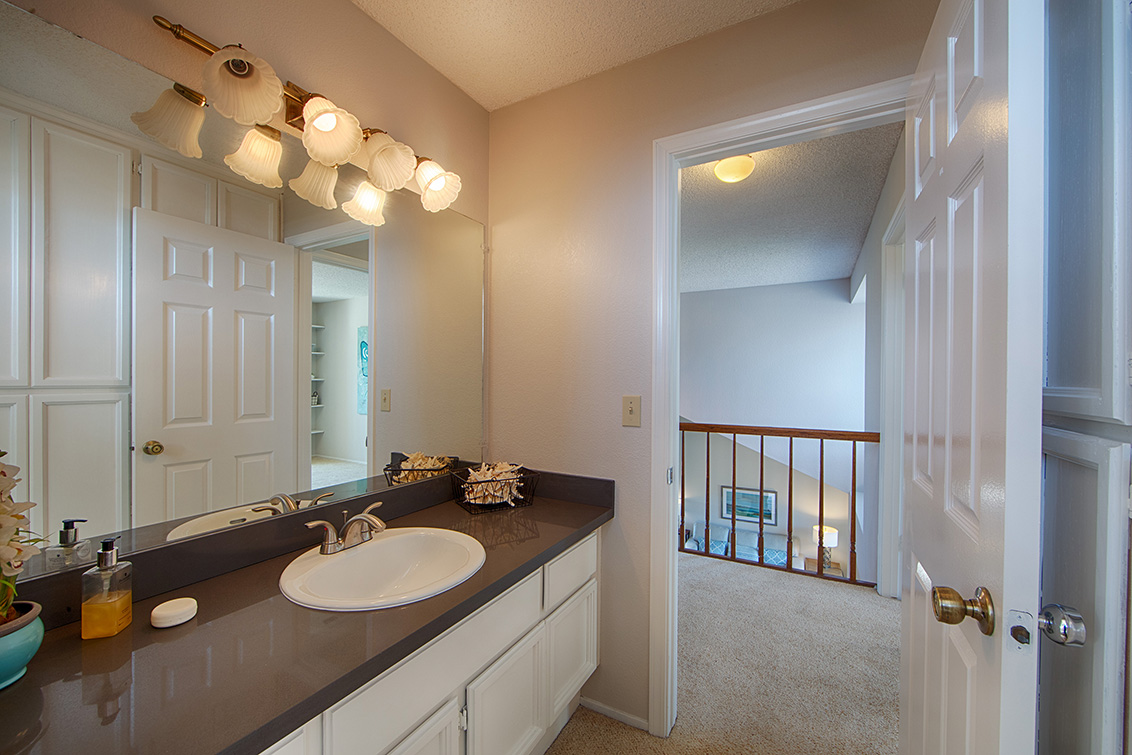 Bathroom 2 (C) picture - 4833 Scotia St, Union City 94587