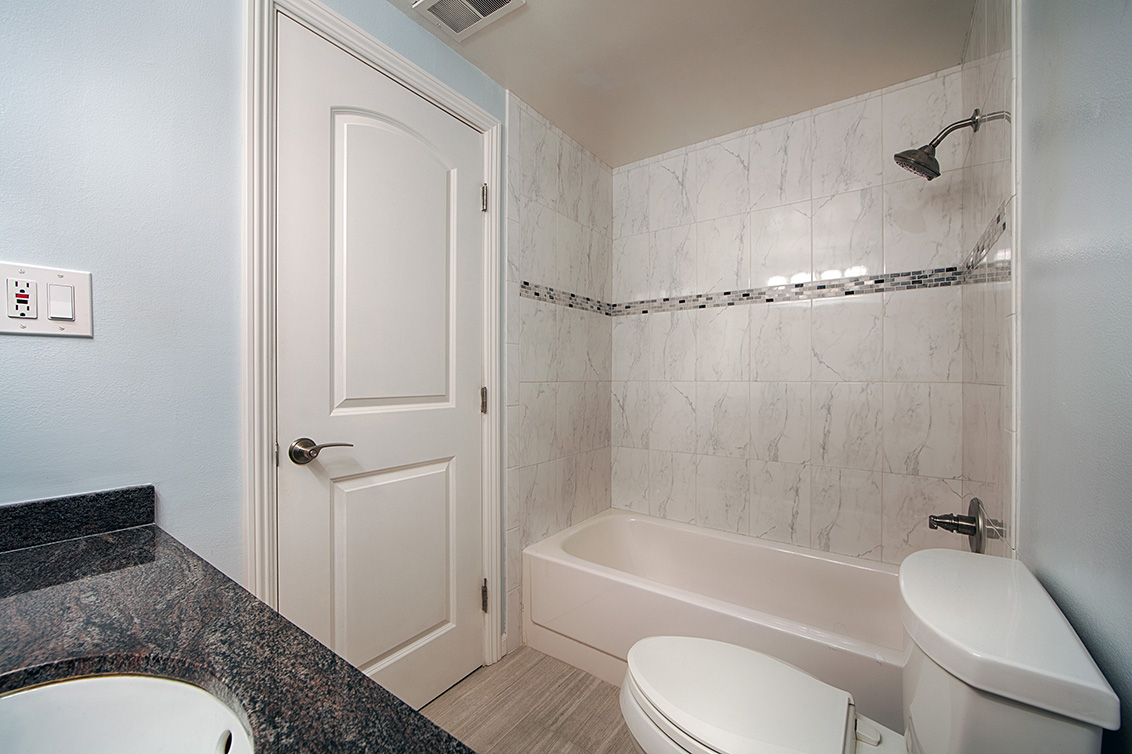 Bathroom 2 (B) picture - 1100 Sharon Park Dr 2, Menlo Park 94025
