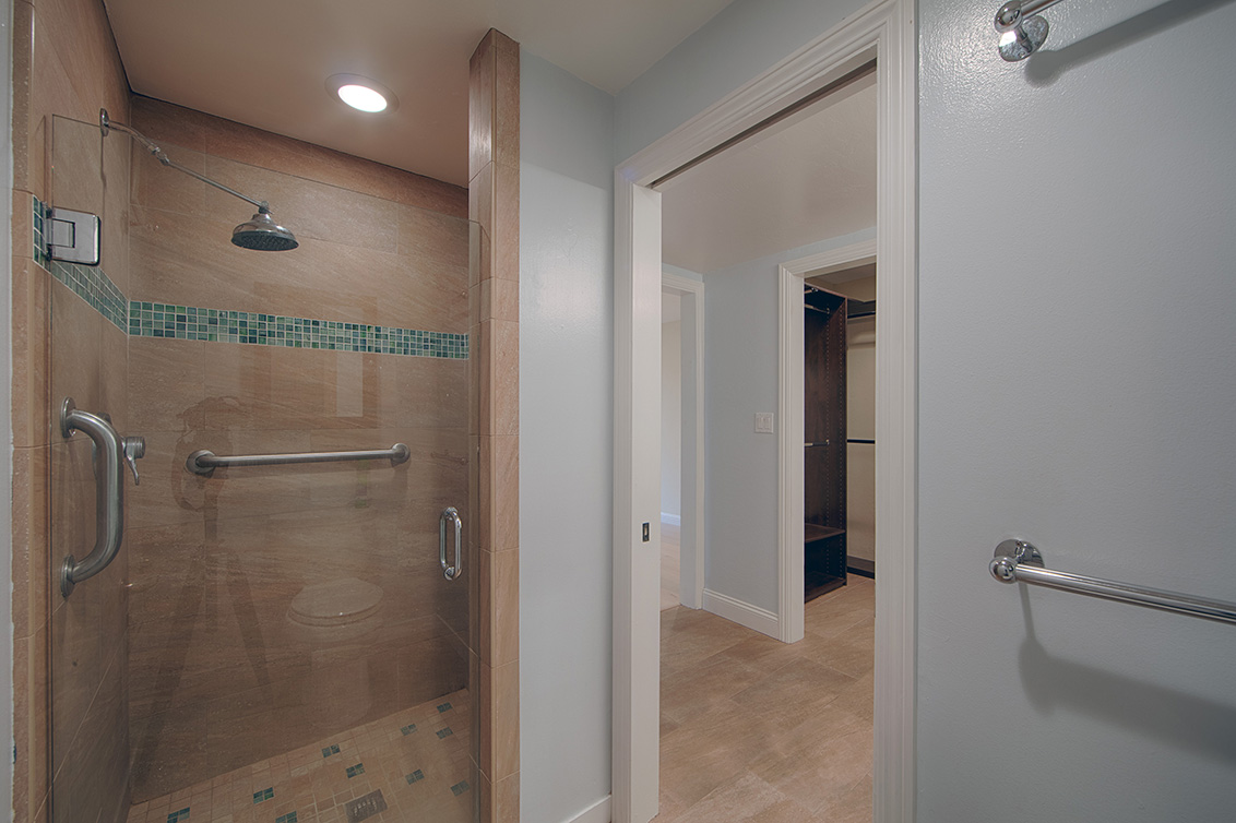 Master Bath (C) picture - 1100 Sharon Park Dr 2, Menlo Park 94025