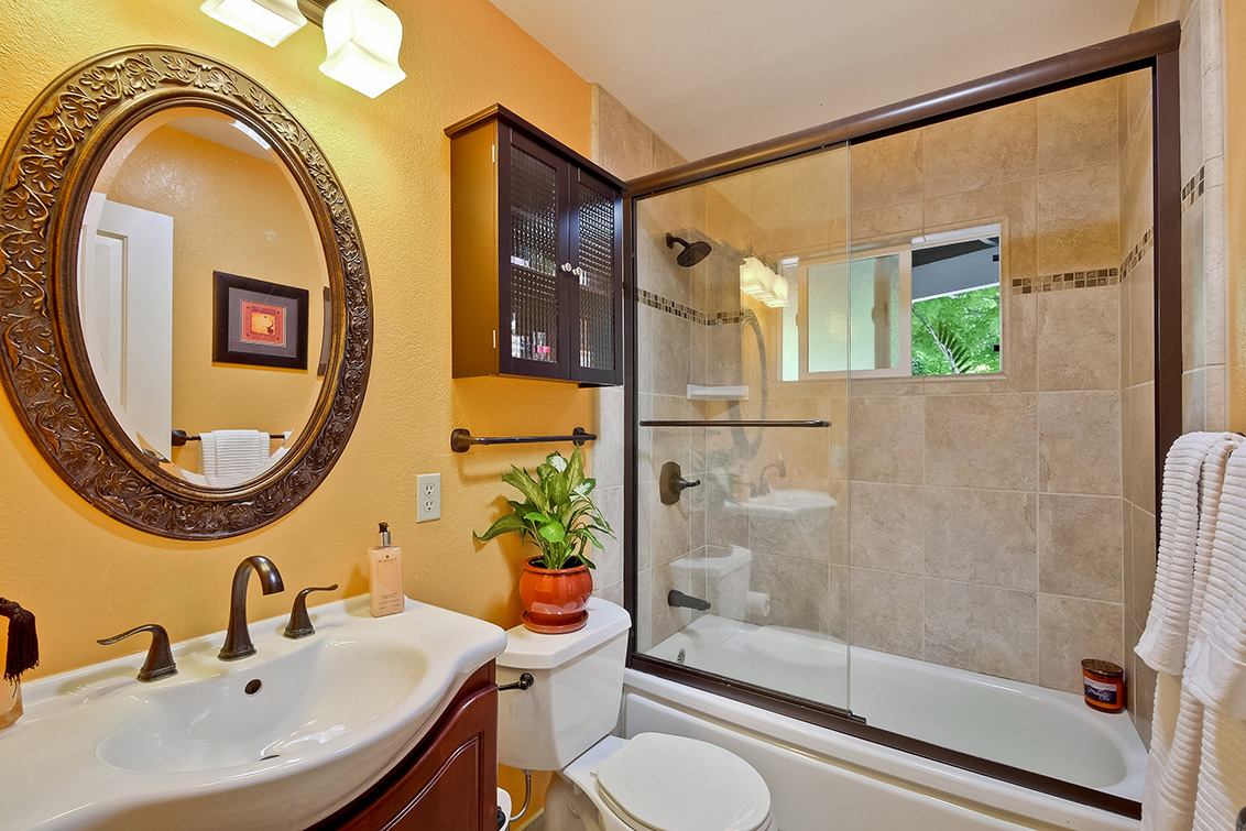 Bathroom 2 (A) picture - 4237 Suzanne Dr, Palo Alto 94306