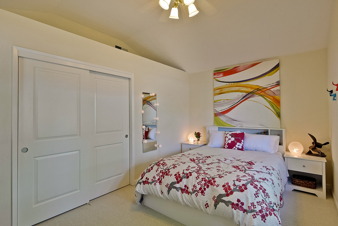 Bedroom 2 (B) picture - 4237 Suzanne Dr, Palo Alto 94306