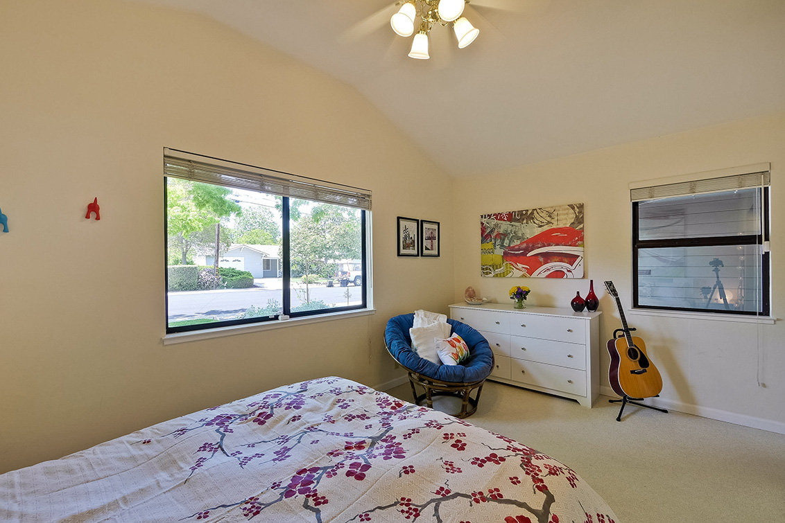 Bedroom 2 (D) picture - 4237 Suzanne Dr, Palo Alto 94306