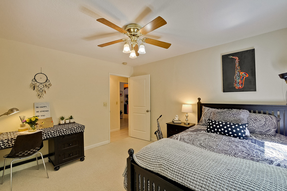 Bedroom 3 (C) picture - 4237 Suzanne Dr, Palo Alto 94306
