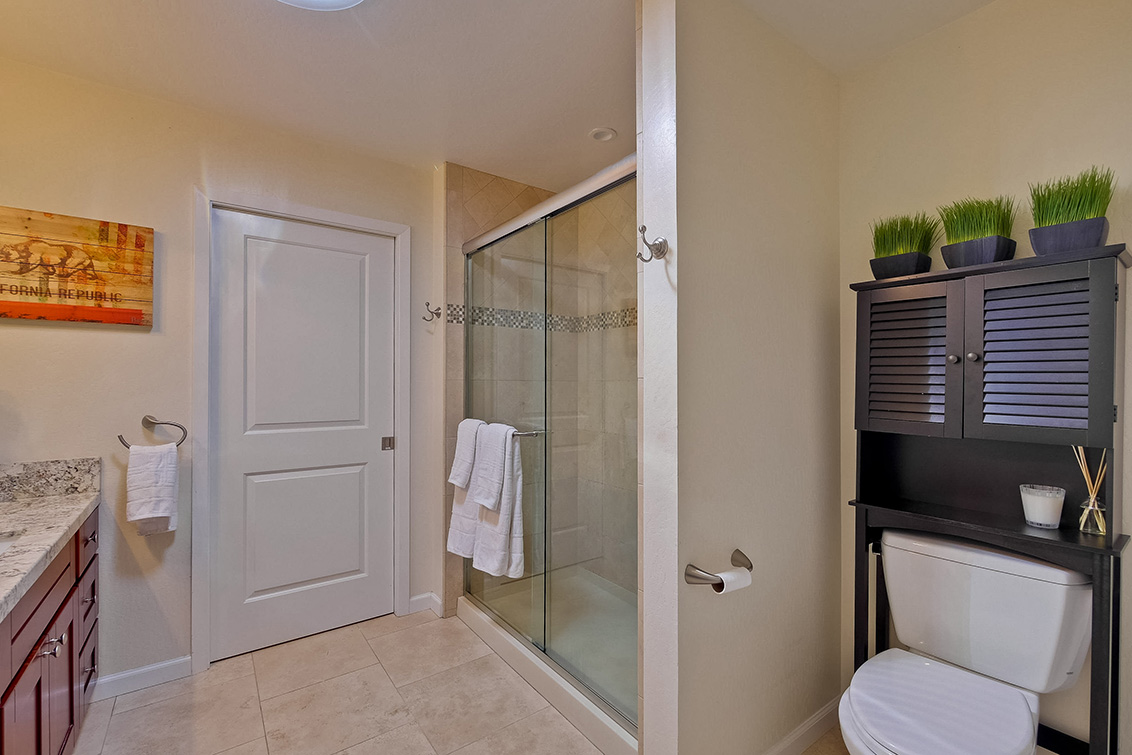 Master Bathroom (B) picture - 4237 Suzanne Dr, Palo Alto 94306