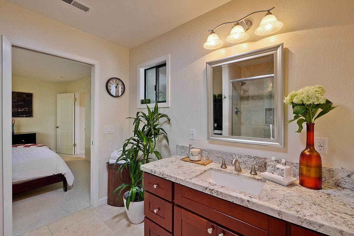 Master Bathroom (D) picture - 4237 Suzanne Dr, Palo Alto 94306