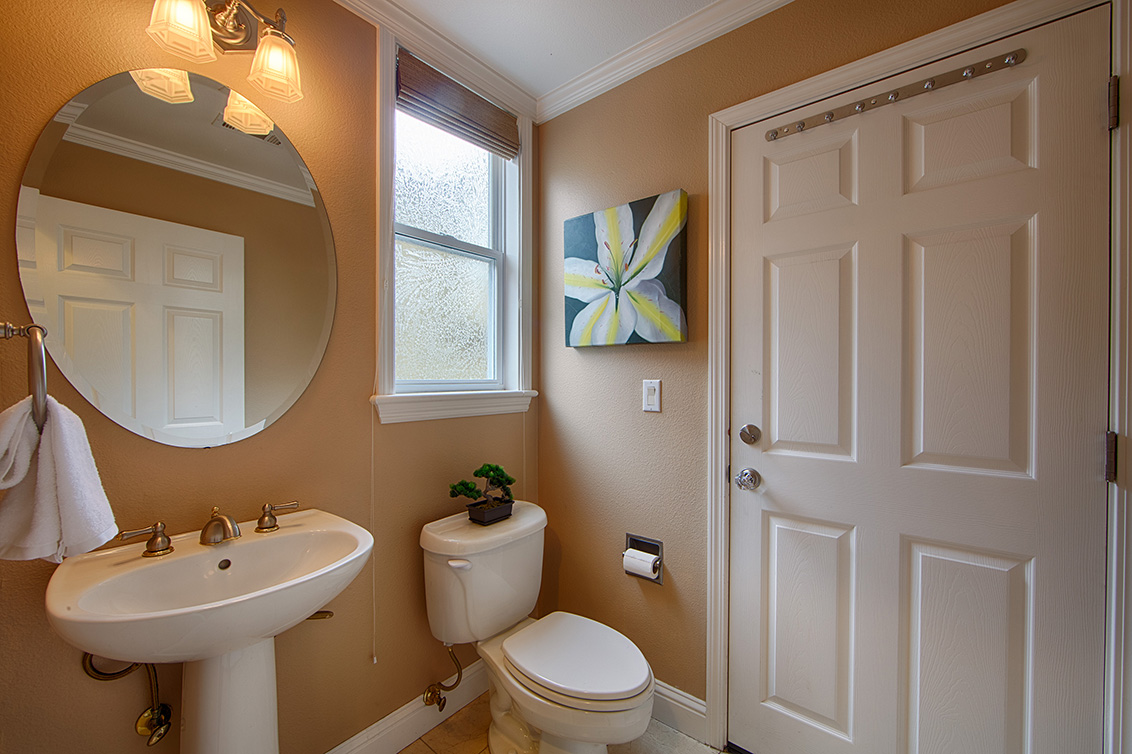 Half Bath (A) picture - 707 Valparaiso Ave, Menlo Park 94025