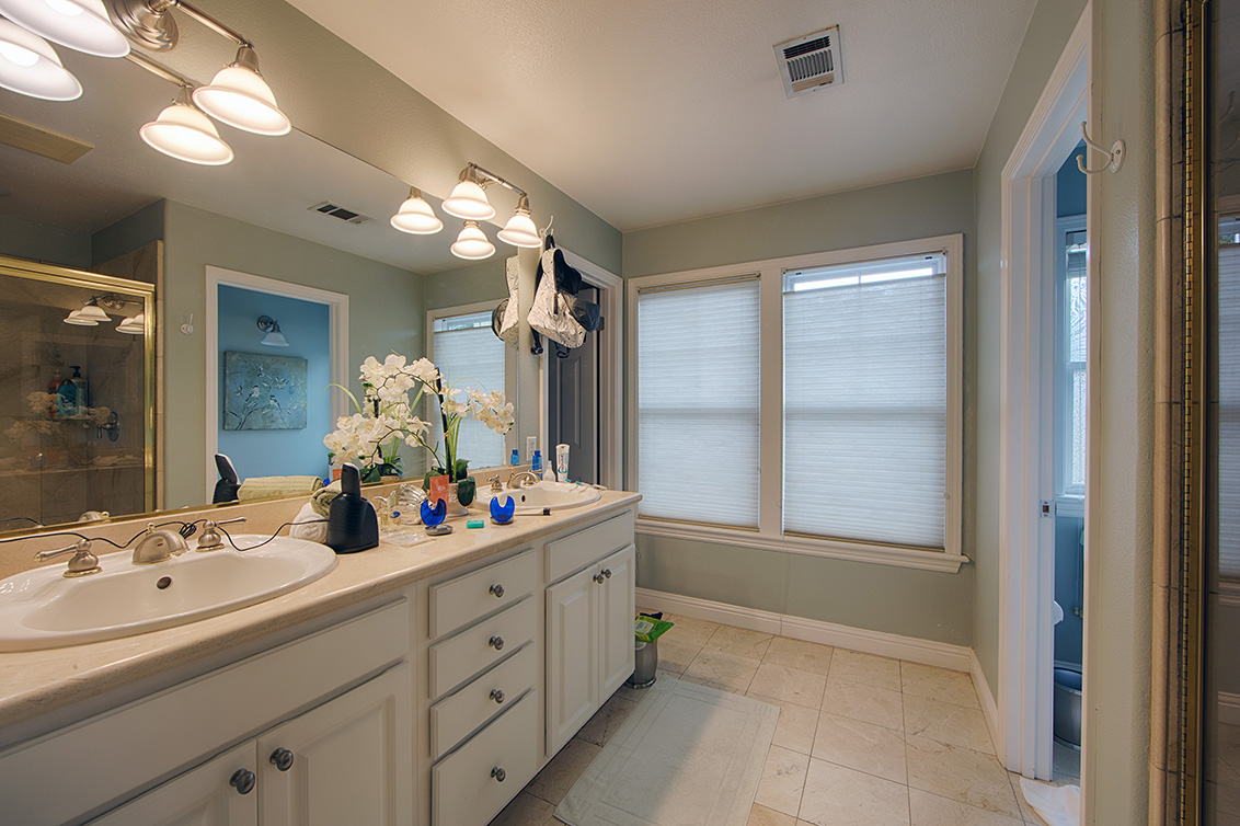 Master Bath (A) picture - 707 Valparaiso Ave, Menlo Park 94025