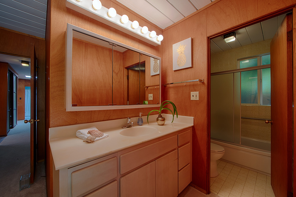 Master Bath (A) picture - 1624 Yorktown Rd, San Mateo 94402