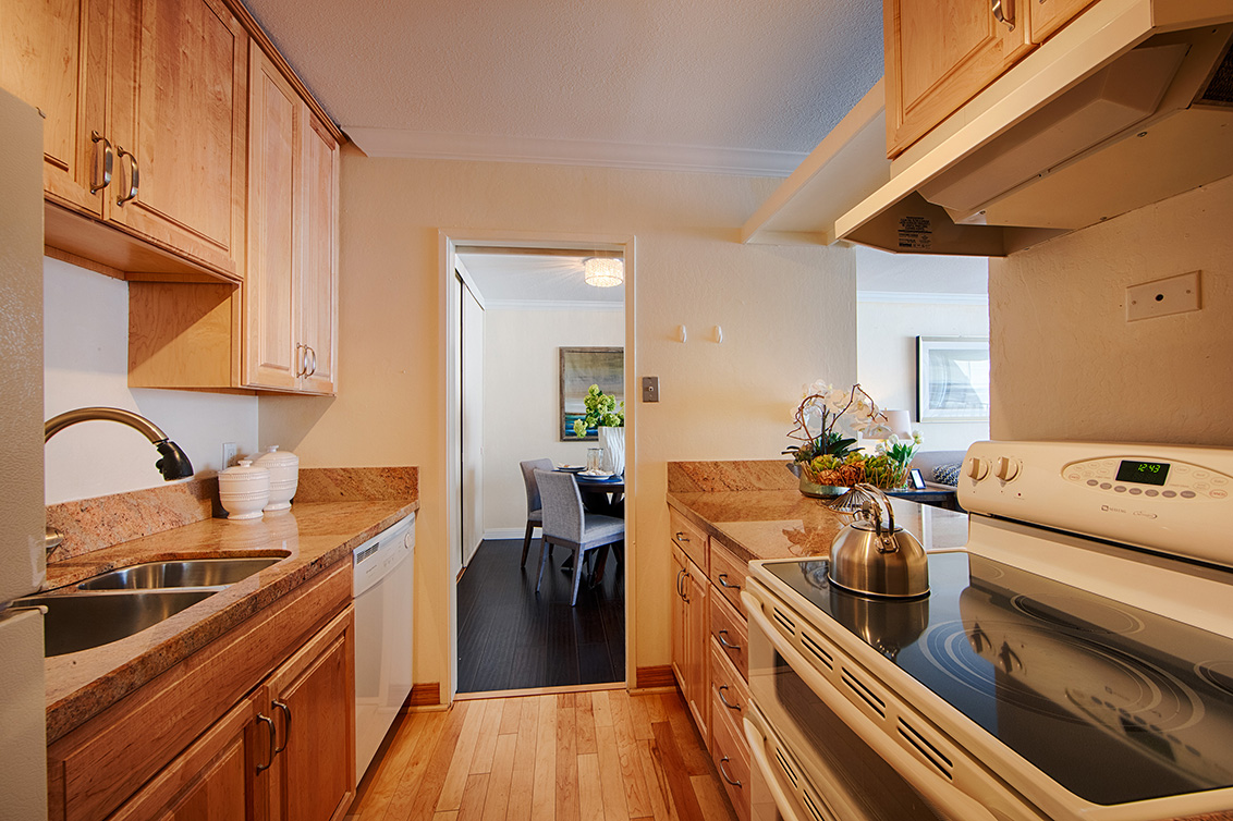 Kitchen (B) picture - 400 Davey Glen Rd 4524, Belmont 94002