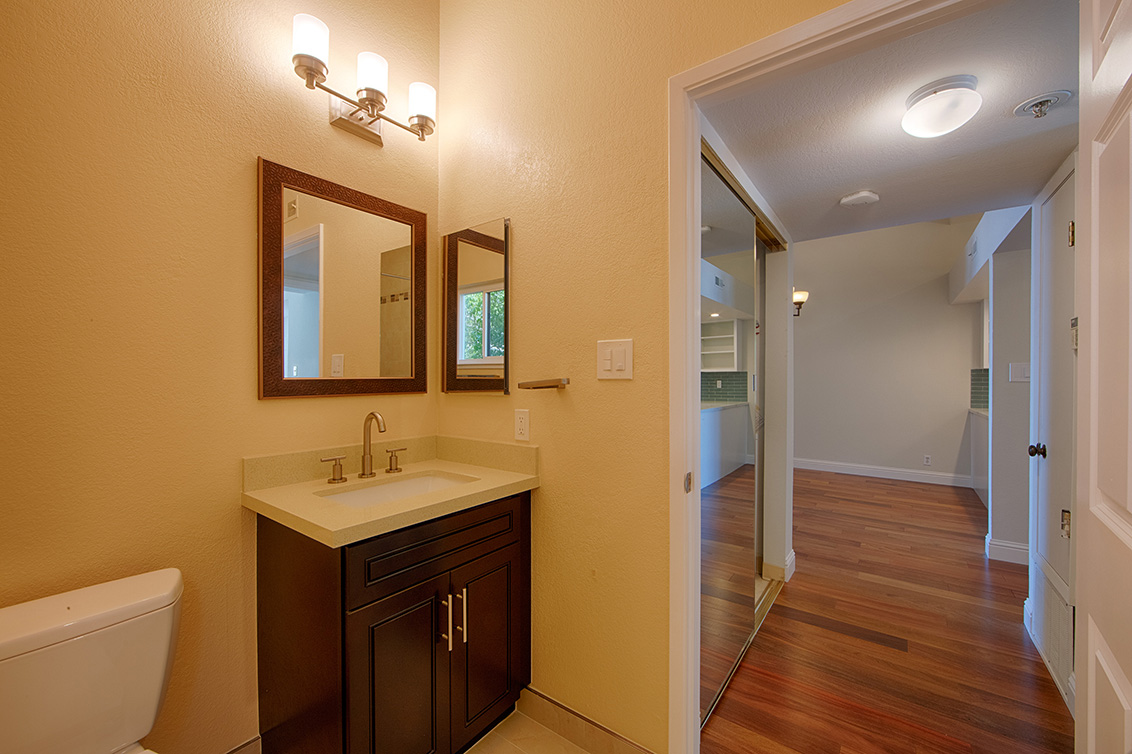 Bathroom 2 (A) picture - 2 Elm St 202, San Carlos 94070
