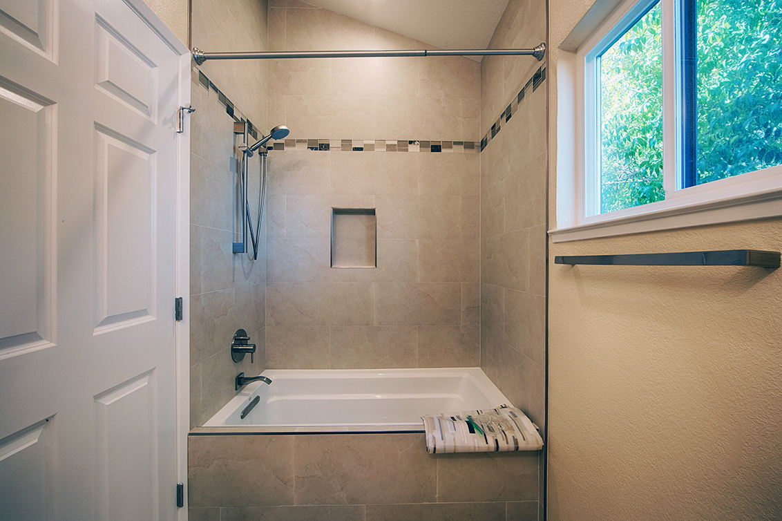 Bathroom 2 (B) picture - 2 Elm St 202, San Carlos 94070