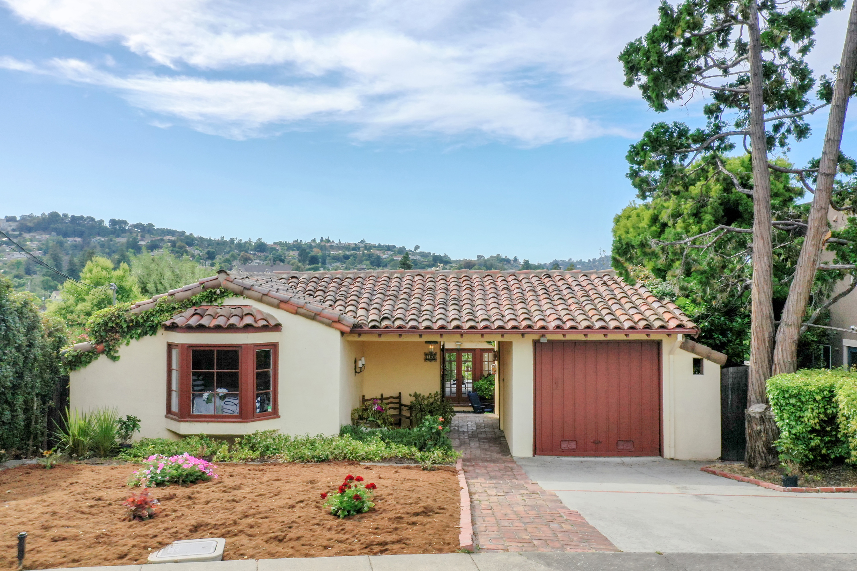 Hilltop Dr - San Carlos