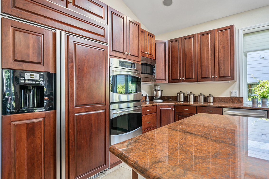 Kitchen (B) picture - 530 Irven Ct, Palo Alto 94306